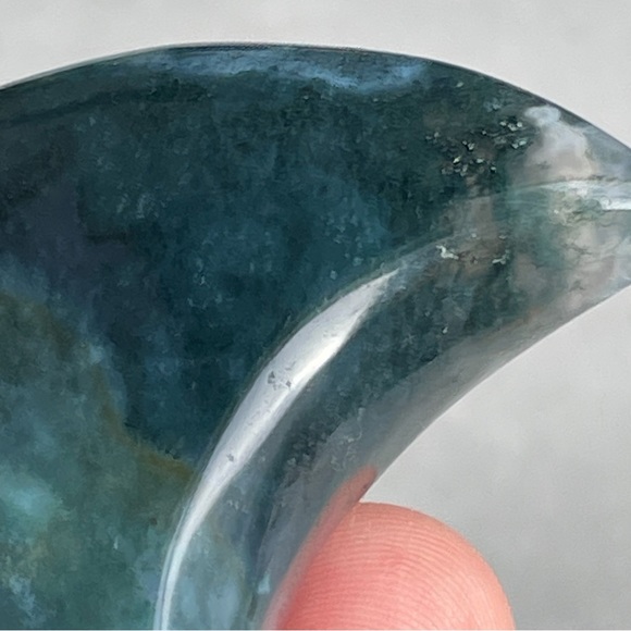 Moss Agate Crystal Moon - Picture 11 of 15